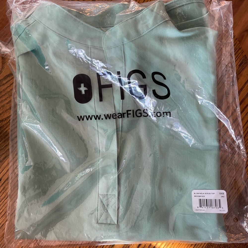 SOLD Jade figs XXS Rafaela scrub top